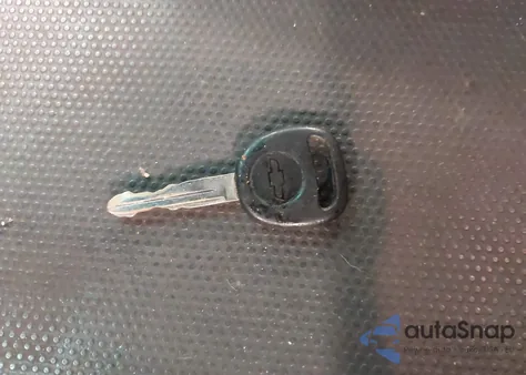 2000 Chevrolet Silverado K1500 из США, поврежденный, VIN 1GCEK19T5YE133452